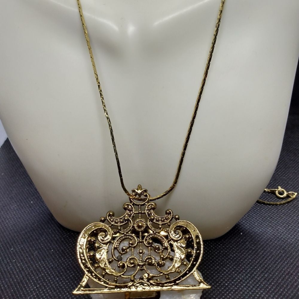 ❤️The crown jewels necklace gold‎ tone filigree necklace